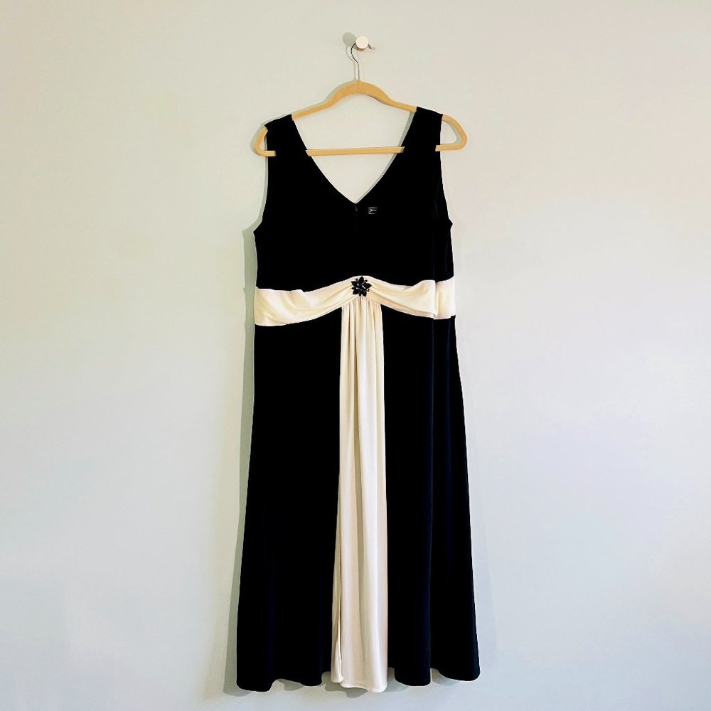Jessica Howard - Cocktail Dress - Black with Cream Sash and Brooch - 18W
